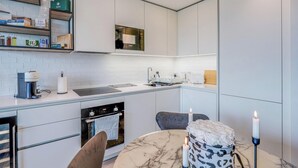 House - Central Wembley 2BR Modern Clean Connected (Wembley)