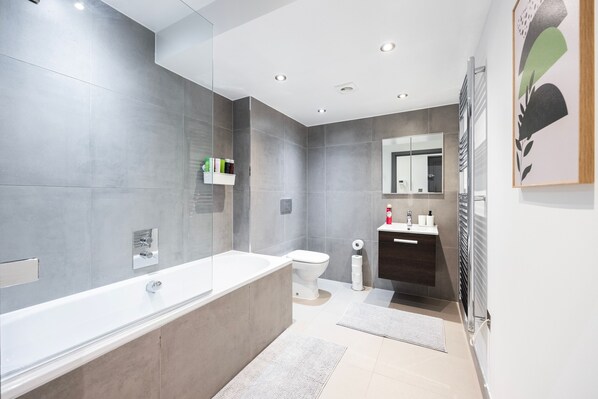 2 bedrooms - 2 Bed 2 Bath Deluxe Flat in Kensington (London)