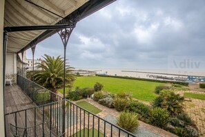 Apartment | 2 bedrooms - Historic Seaview Gem in Ramsgate by Adliv (Ramsgate)