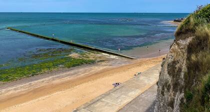 Walpole Bay 2 bed Stunning Garden Apt By Adliv