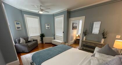 Entire Charming Victorian Home Downtown Newport