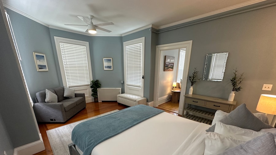 整套迷人的维多利亚式住宅位于纽波特市中心