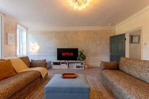 3 bedrooms, desk - Georgian Luxury Margate Tnhouse Sleeps 11 by Adliv (Margate)