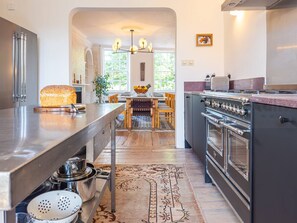 Apartment - Georgian Luxury Margate Tnhouse Sleeps 11 by Adliv (Margate)