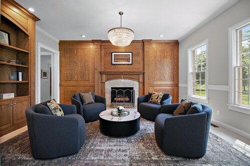 Private Riverbank 27-acre Estate 1 hr From Chicago