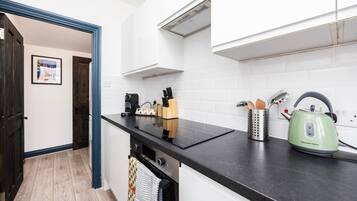 2 bedrooms, desk