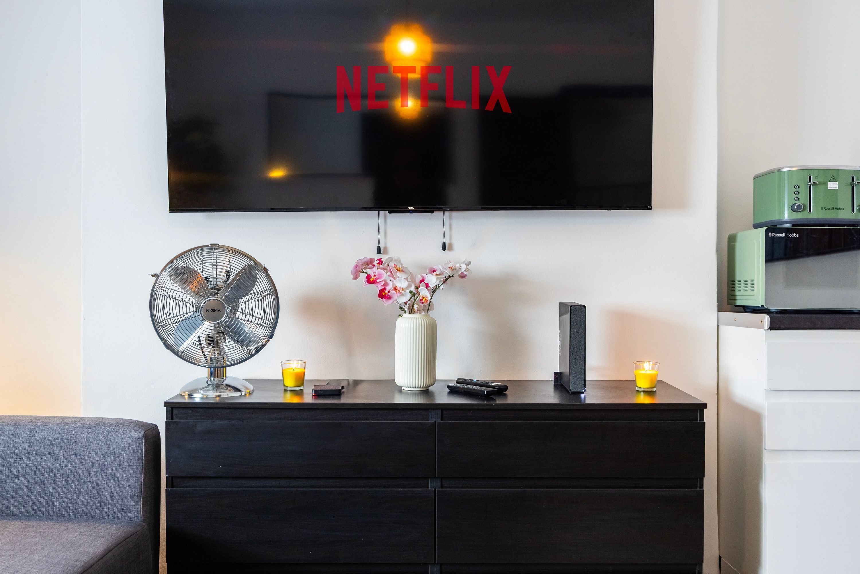 House | 2 bedrooms, desk