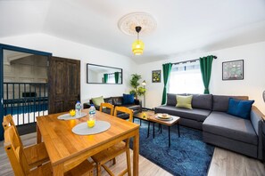 Casa | 2 camere, una scrivania