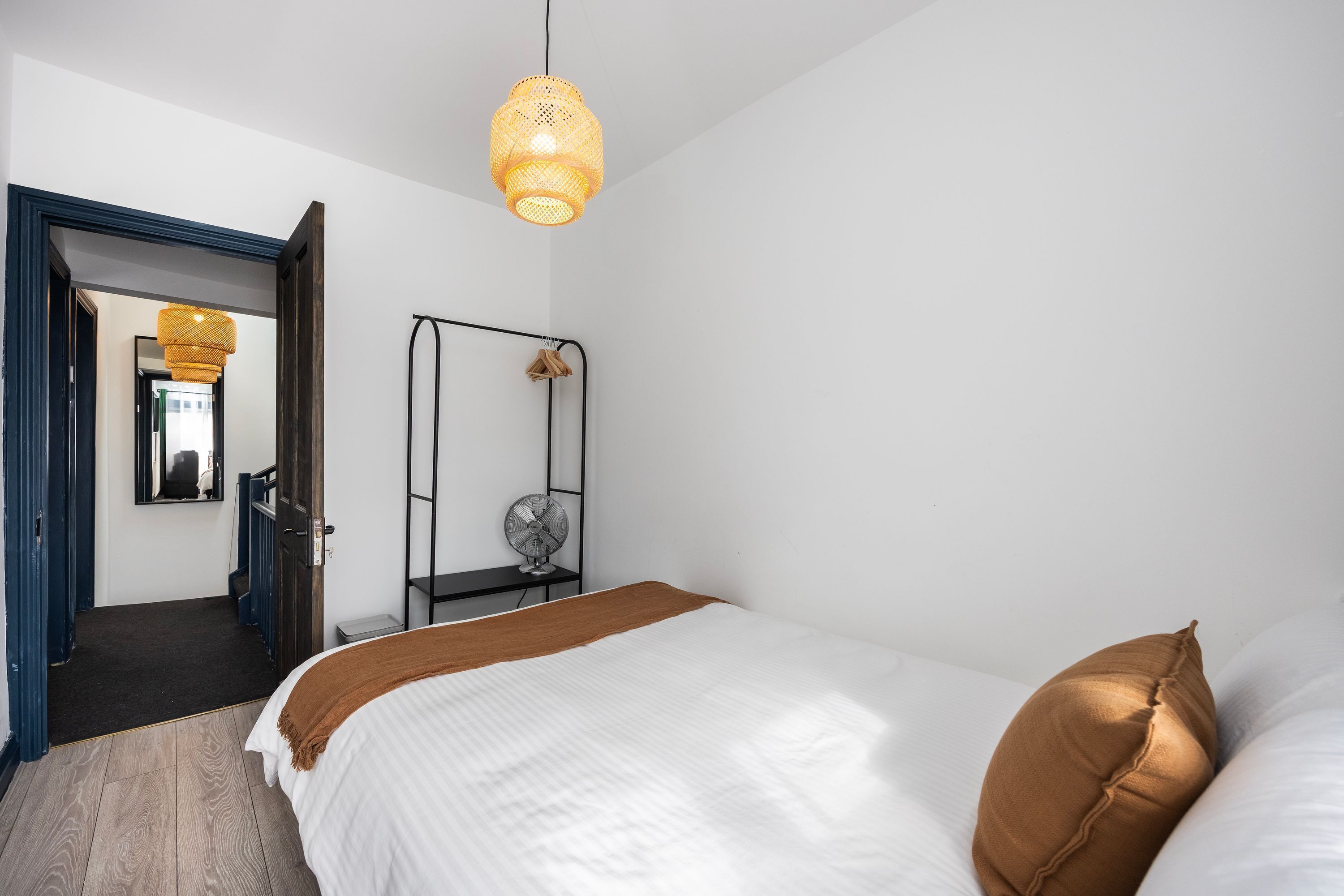 House | 2 bedrooms, desk