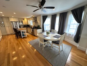 Apartment | 6 bedrooms - 86 Dr Marcus House - Popular Broadway Area (Newport)