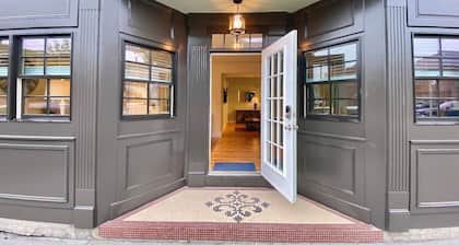 86 Dr Marcus House - Popular Broadway Area