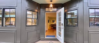 86 Dr Marcus House - Popular Broadway Area