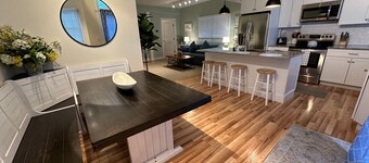 86 Dr Marcus House - Popular Broadway Area