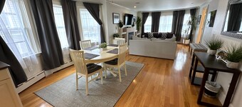 86 Dr Marcus House - Popular Broadway Area