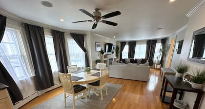 86 Dr Marcus House - Popular Broadway Area