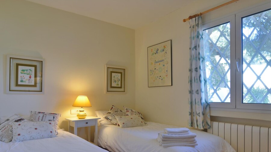 Villa With Incredible sea Views and Pool Sleeps 7