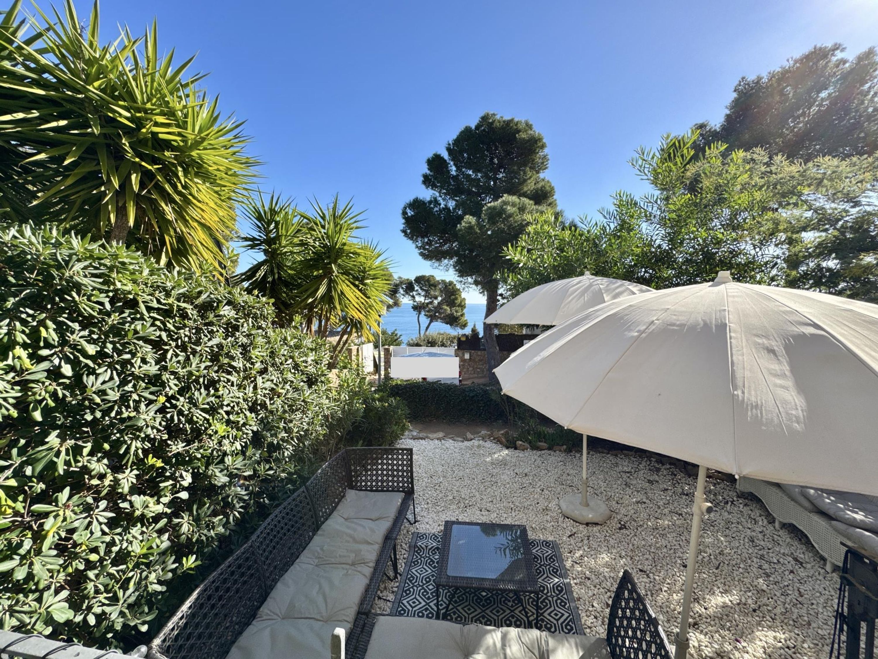 2 عدّة غرف نوم وتجهيزات عازلة للصوت