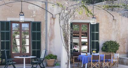 Majestic Holiday Estate Sleep 12 Pers in Calvia