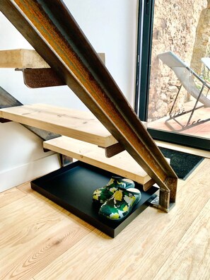 المنشأة من الداخل