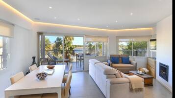 House, Smoking | 3 bedrooms, Internet