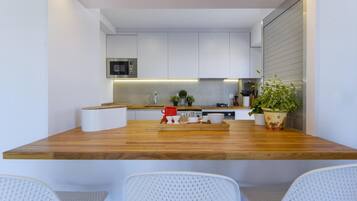 House, Smoking | 3 bedrooms, Internet