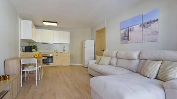 House, Smoking | 2 bedrooms, Internet