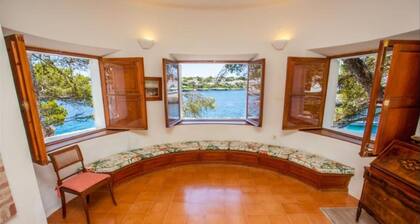 Villa CAN Pirata Seafront Villa FOR 10 People