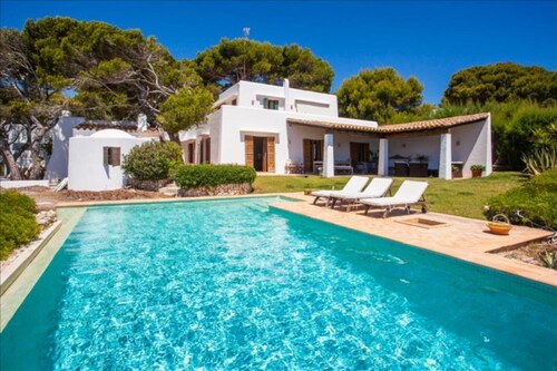 Villa CAN Pirata Seafront Villa FOR 10 People