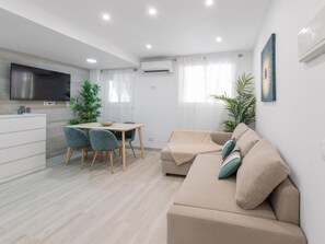 Apartment | 2 bedrooms - Apartamento en Playa con Piscina Aacc (Castelldefels)