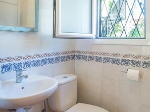 Villa | Bathroom - Elis House Piscina Privada Villa Mediterr nea (Castelldefels)