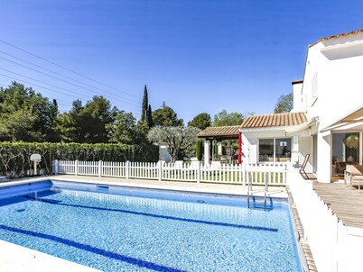 Casa Independiente con Jard n y Piscina Privada