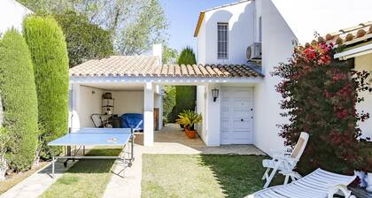 Casa Independiente con Jard n y Piscina Privada