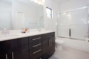 House | Bathroom - Townhome- 4Bd - Close To Parks Shops (Davenport)