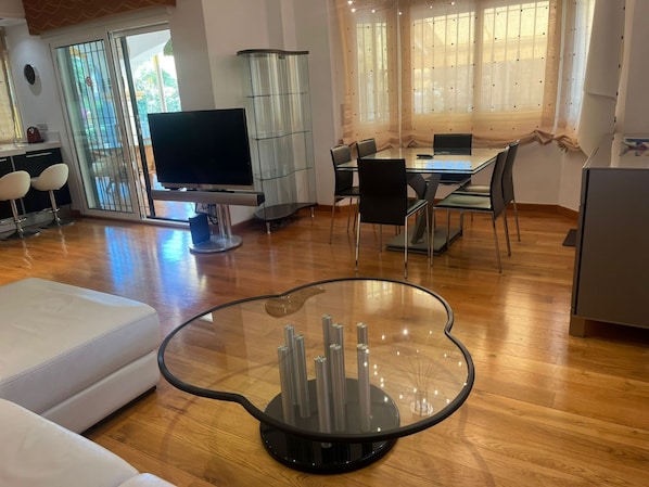 Villa - Villa con Piscina en Club de Golf (Mutxamel)