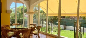 Villa con Piscina en Club de Golf