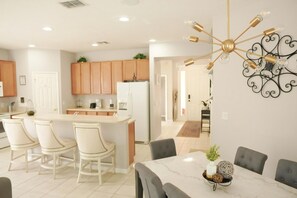 House - Emulsive Pool Home in Kissimmee 6 Miles to Disney (Kissimmee)