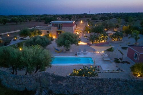 Casa Farlisa Ancient Baglio With Pool and Jacuzzi