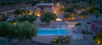 Casa Farlisa Ancient Baglio With Pool and Jacuzzi