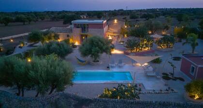 Casa Farlisa Ancient Baglio With Pool and Jacuzzi