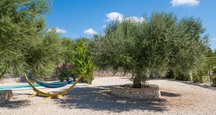 Casa Farlisa Ancient Baglio With Pool and Jacuzzi