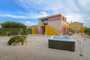 Apartment, Smoking | 5 bedrooms