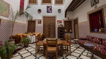 Apartment, Smoking | 4 bedrooms