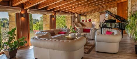 Villa, Accessible | 8 bedrooms, Internet