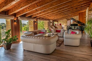 Huvila, esteetön | 8 makuuhuonetta, internet