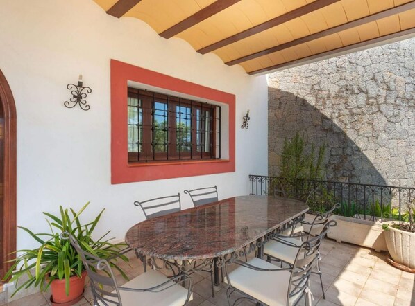 Villa, para fumadores | 4 habitaciones 