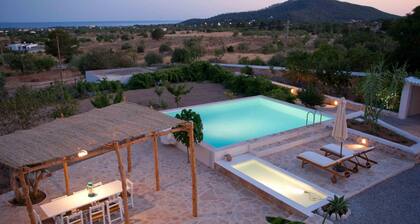 Villa Can Sunyer 5 Bedroom Villa With Views of Las Salines