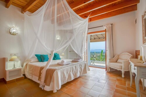 Villa Can Sunyer 5 Bedroom Villa With Views of Las Salines