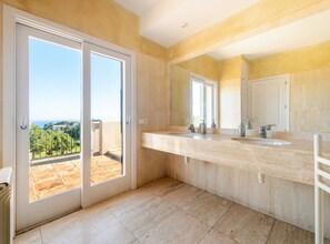 Villa, fumadores | 4 dormitorios