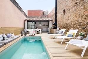 5 bedrooms