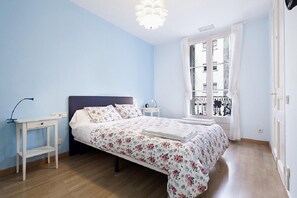 Apartment | 4 bedrooms - Rambla Paris Apartment (Barcelona)